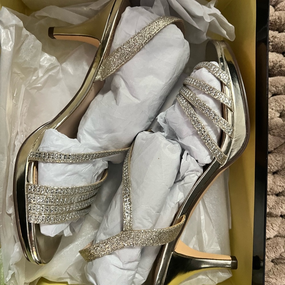 Millet Nalda- PLATINO style - kitten heel. Sparkly! Beautiful!